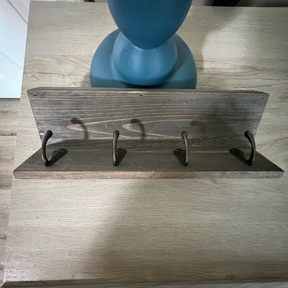 Floating wall shelf with hooks. - Picture 6 of 8